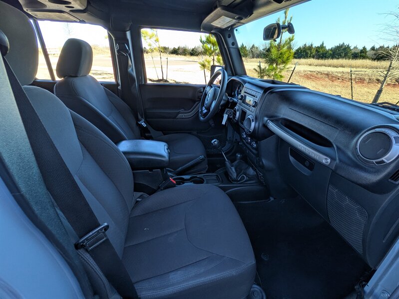 2015 Jeep Wrangler Unlimited Sport - Photo 14 - Edmond, OK 73003