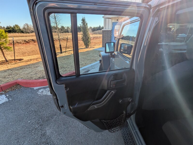 2015 Jeep Wrangler Unlimited Sport - Photo 19 - Edmond, OK 73003