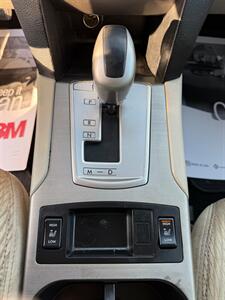 2011 Subaru Outback 2.5i Premium - Photo 10 - Jonestown, PA 17038