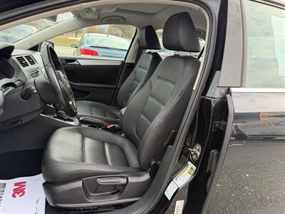 2011 Volkswagen Jetta SEL PZEV   - Photo 10 - Jonestown, PA 17038