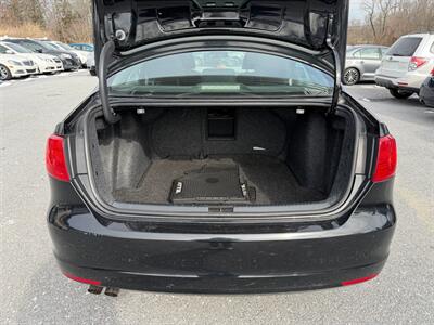 2011 Volkswagen Jetta SEL PZEV   - Photo 14 - Jonestown, PA 17038