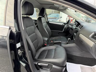 2011 Volkswagen Jetta SEL PZEV   - Photo 24 - Jonestown, PA 17038