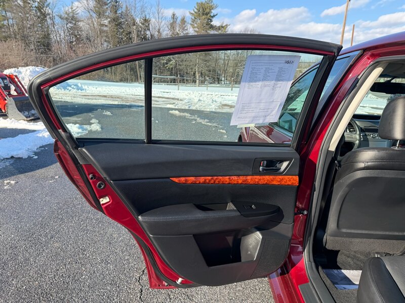 2011 Subaru Legacy 2.5i Limited - Photo 14 - Jonestown, PA 17038
