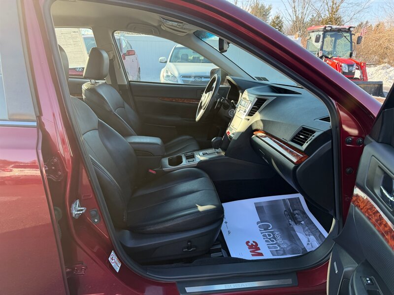 2011 Subaru Legacy 2.5i Limited - Photo 18 - Jonestown, PA 17038