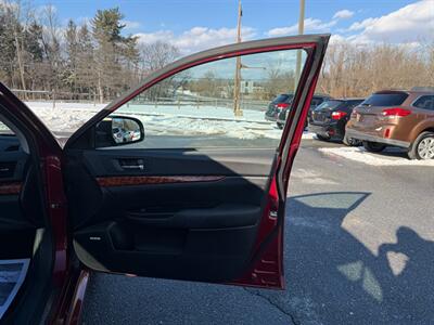 2011 Subaru Legacy 2.5i Limited - Photo 17 - Jonestown, PA 17038