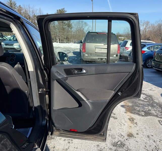 2015 Volkswagen Tiguan S 4Motion - Photo 14 - Jonestown, PA 17038