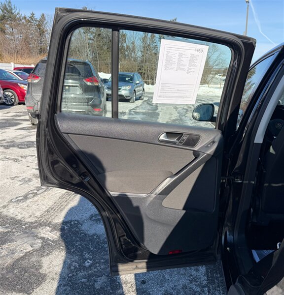 2015 Volkswagen Tiguan S 4Motion - Photo 12 - Jonestown, PA 17038