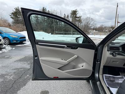 2017 Volkswagen Passat 1.8T R-Line   - Photo 9 - Jonestown, PA 17038