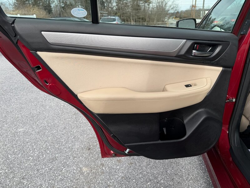 2016 Subaru Legacy 2.5i Premium - Photo 11 - Jonestown, PA 17038