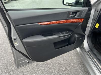 2011 Subaru Legacy 3.6R Limited   - Photo 8 - Jonestown, PA 17038