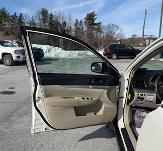 2011 Subaru Outback 2.5i Premium - Photo 9 - Jonestown, PA 17038