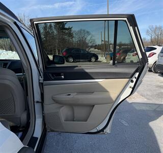 2011 Subaru Outback 2.5i Premium - Photo 14 - Jonestown, PA 17038