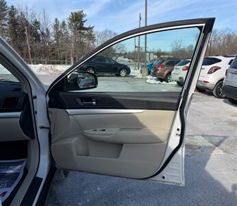 2011 Subaru Outback 2.5i Premium - Photo 17 - Jonestown, PA 17038
