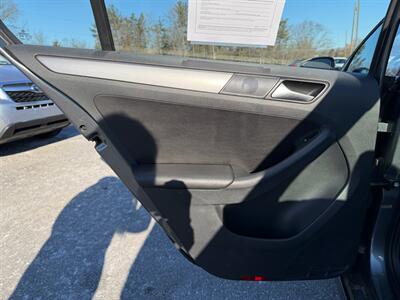 2016 Volkswagen Jetta 1.8T Sport   - Photo 12 - Jonestown, PA 17038