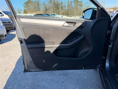 2016 Volkswagen Jetta 1.8T Sport   - Photo 10 - Jonestown, PA 17038