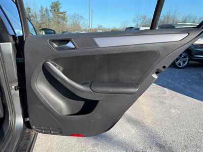 2016 Volkswagen Jetta 1.8T Sport   - Photo 14 - Jonestown, PA 17038