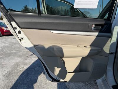 2014 Subaru Legacy 2.5i Premium   - Photo 13 - Jonestown, PA 17038