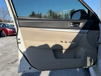 2014 Subaru Legacy 2.5i Premium   - Photo 9 - Jonestown, PA 17038