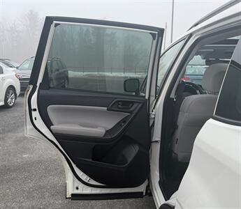 2018 Subaru Forester 2.5i Premium   - Photo 11 - Jonestown, PA 17038