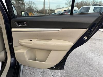 2014 Subaru Legacy 2.5i Premium   - Photo 11 - Jonestown, PA 17038
