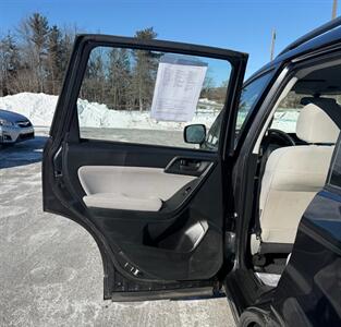 2015 Subaru Forester 2.5i   - Photo 12 - Jonestown, PA 17038
