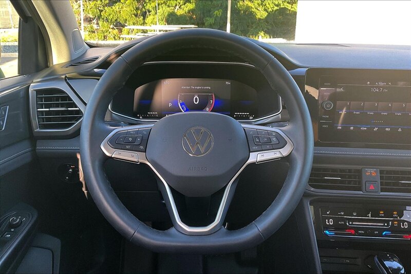 2025 Volkswagen Taos SE Black - Photo 5 - Ponce, AL 00717