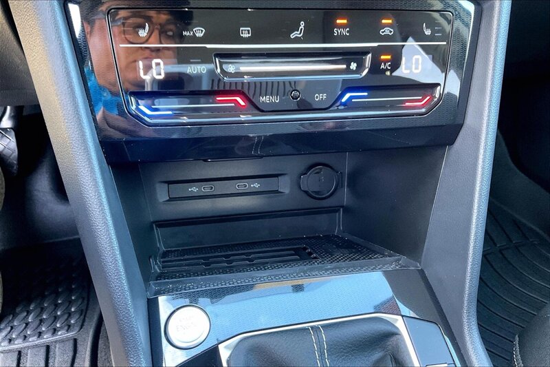 2025 Volkswagen Taos SE Black - Photo 31 - Ponce, AL 00717