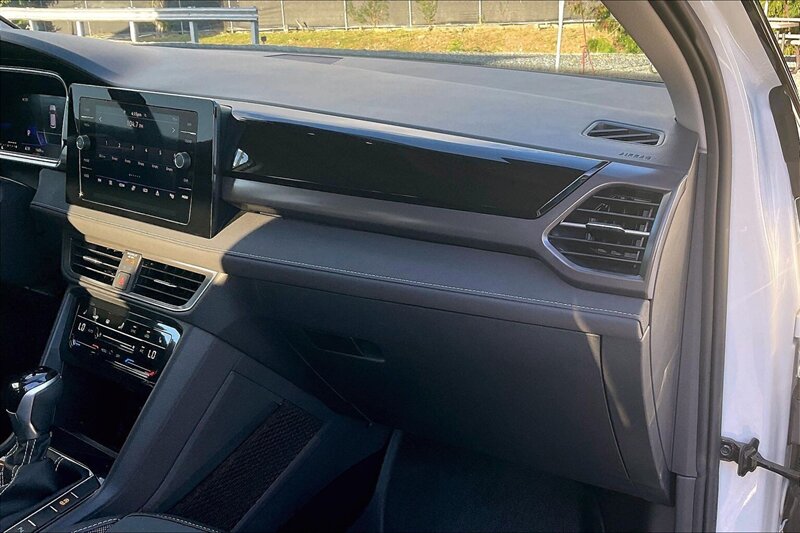 2025 Volkswagen Taos SE Black - Photo 15 - Ponce, AL 00717