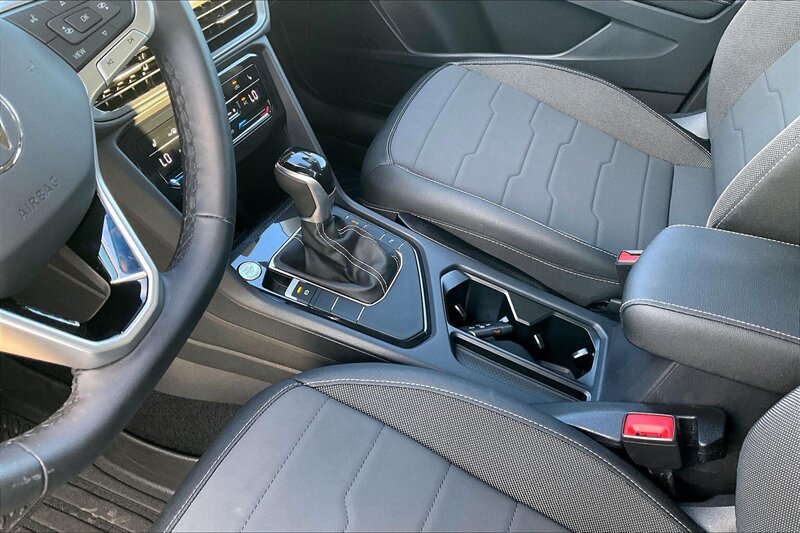 2025 Volkswagen Taos SE Black - Photo 16 - Ponce, AL 00717