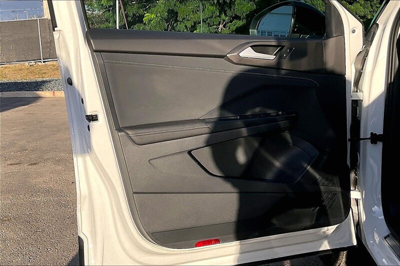 2025 Volkswagen Taos SE Black - Photo 22 - Ponce, AL 00717