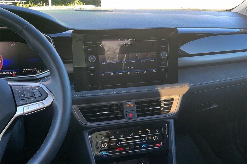 2025 Volkswagen Taos SE Black - Photo 6 - Ponce, AL 00717