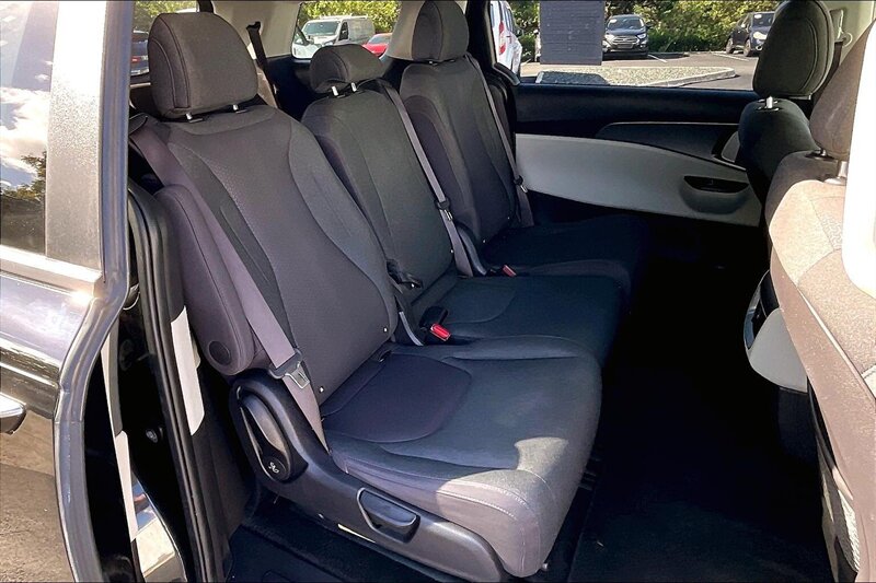 2024 Kia Carnival LX - Photo 27 - Ponce, AL 00717