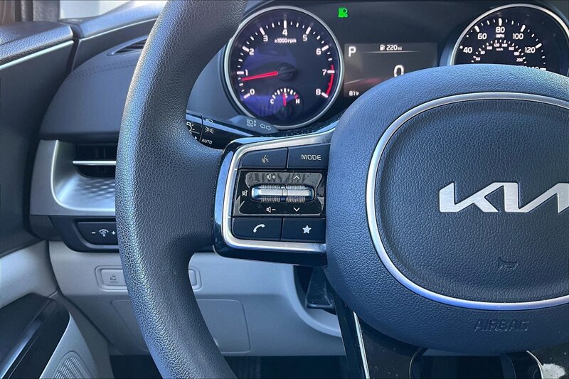 2024 Kia Carnival LX - Photo 18 - Ponce, AL 00717