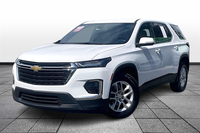 2023 Chevrolet Traverse LS - Photo 2 - Ponce, AL 00717
