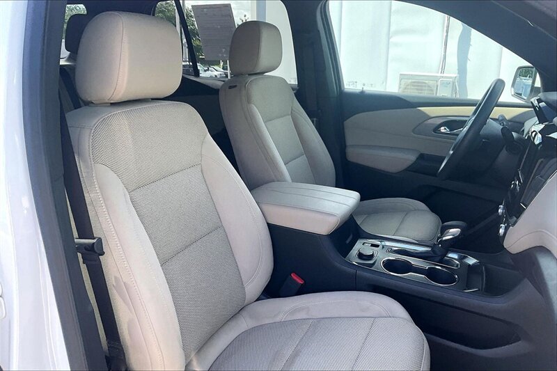 2023 Chevrolet Traverse LS - Photo 7 - Ponce, AL 00717