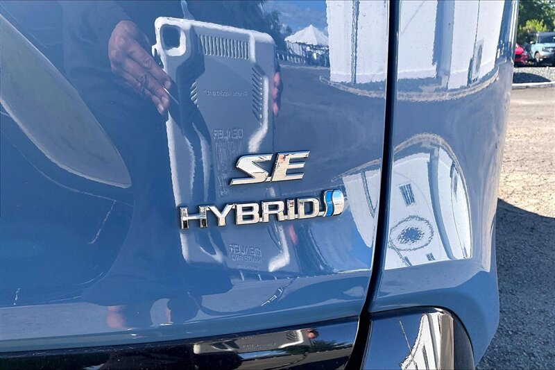 2023 Toyota RAV4 Hybrid SE - Photo 8 - Ponce, AL 00717