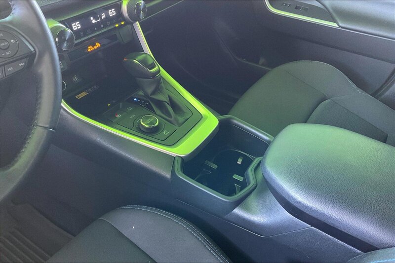 2023 Toyota RAV4 Hybrid SE - Photo 17 - Ponce, AL 00717