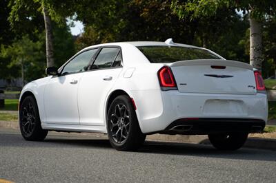 2022 Chrysler 300 Series 300S   - Photo 3 - Surrey, BC V4N 0V9