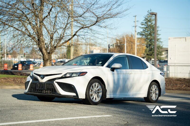 2022 Toyota Camry SE   - Photo 1 - Surrey, BC V4N 0V9