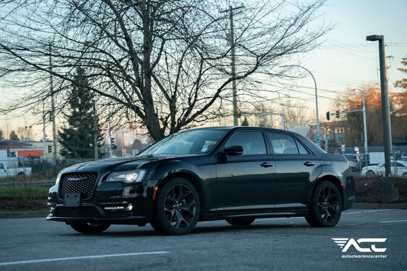 2023 Chrysler 300 Series Touring L  