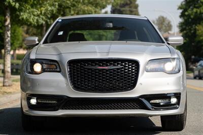 2022 Chrysler 300 Series 300S   - Photo 2 - Surrey, BC V4N 0V9