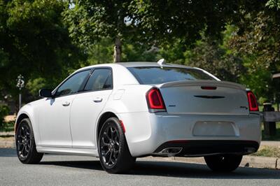 2022 Chrysler 300 Series 300S   - Photo 4 - Surrey, BC V4N 0V9