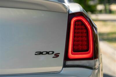 2022 Chrysler 300 Series 300S   - Photo 6 - Surrey, BC V4N 0V9