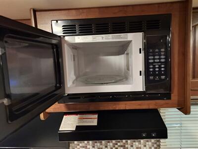 2015 Jayco FEATHER LIGHT X23B  HYBRID - Photo 19 - Rochelle, IL 61068