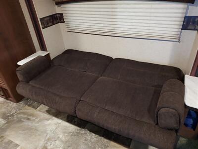 2015 Jayco FEATHER LIGHT X23B  HYBRID - Photo 17 - Rochelle, IL 61068