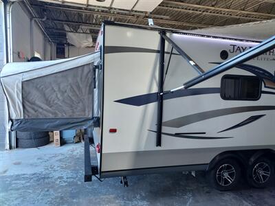 2015 Jayco FEATHER LIGHT X23B  HYBRID - Photo 11 - Rochelle, IL 61068
