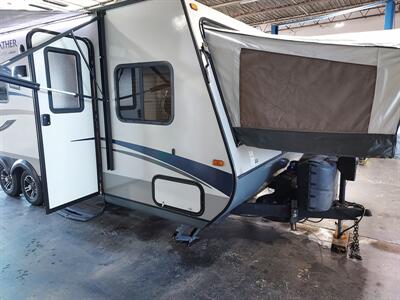 2015 Jayco FEATHER LIGHT X23B  HYBRID - Photo 10 - Rochelle, IL 61068