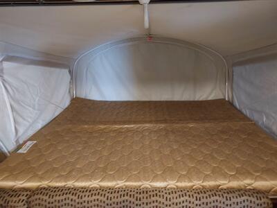 2015 Jayco FEATHER LIGHT X23B  HYBRID - Photo 15 - Rochelle, IL 61068