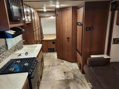 2015 Jayco FEATHER LIGHT X23B  HYBRID - Photo 14 - Rochelle, IL 61068