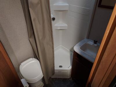 2015 Jayco FEATHER LIGHT X23B  HYBRID - Photo 29 - Rochelle, IL 61068